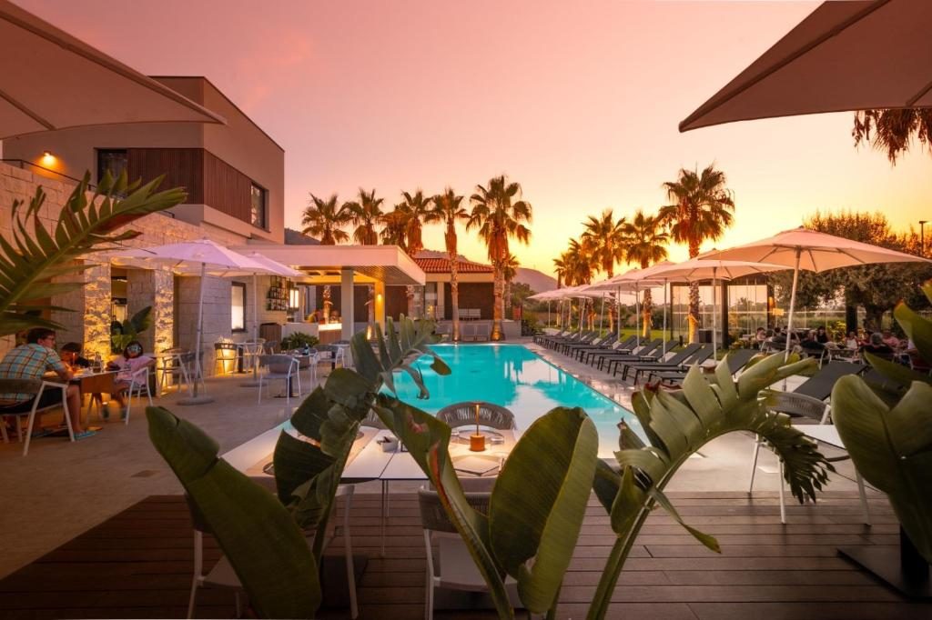 Insulae Resort Suites & Pool Lodge - Gallery 4