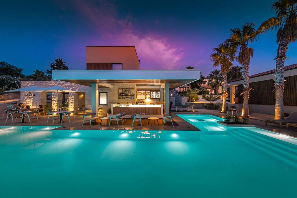 Insulae Resort Suites & Pool Lodge